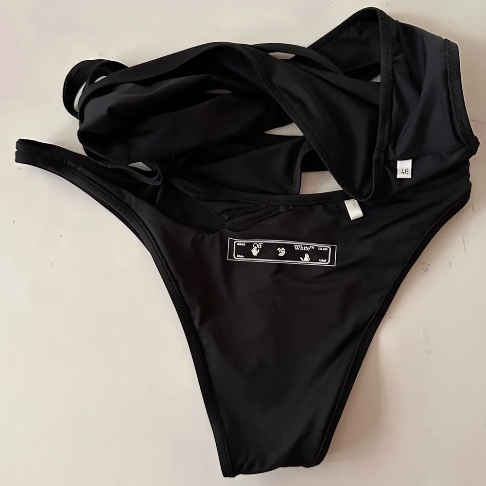 OFF-WHITE Cut Out Bikini Set
Black cut out with OFF stamp in white at front - Picture 5 of 6
